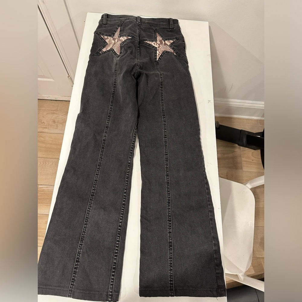 the cutest black jeans